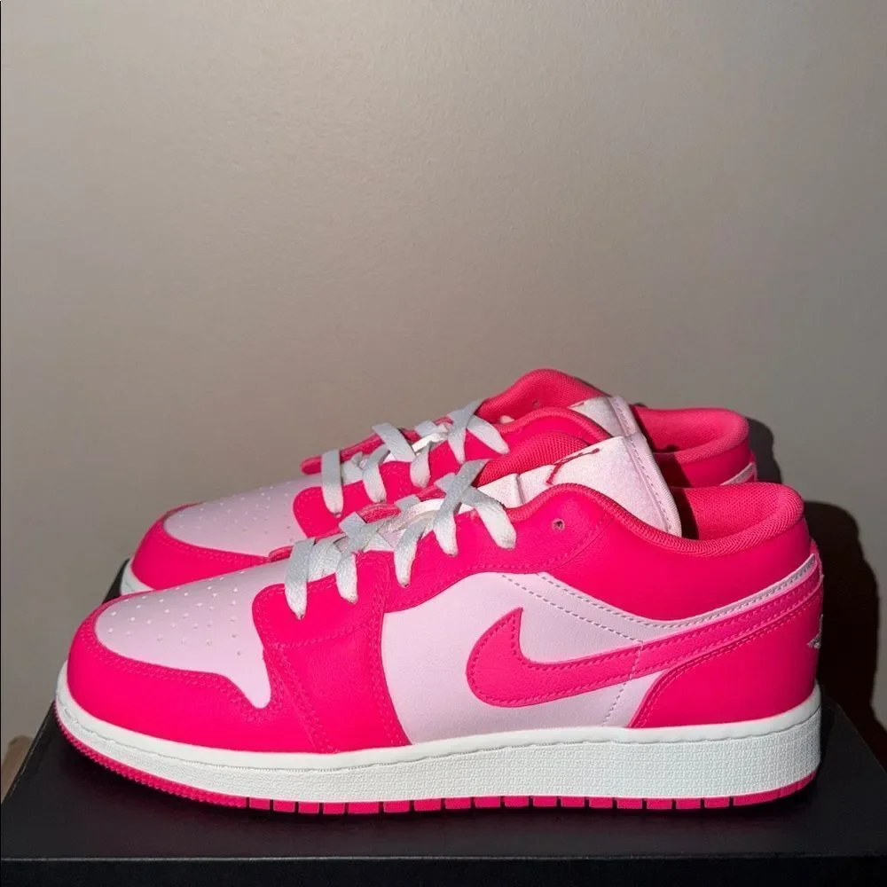 Air Jordan 1 Low GS Hyper Pink 553560-661 Size 7Y
